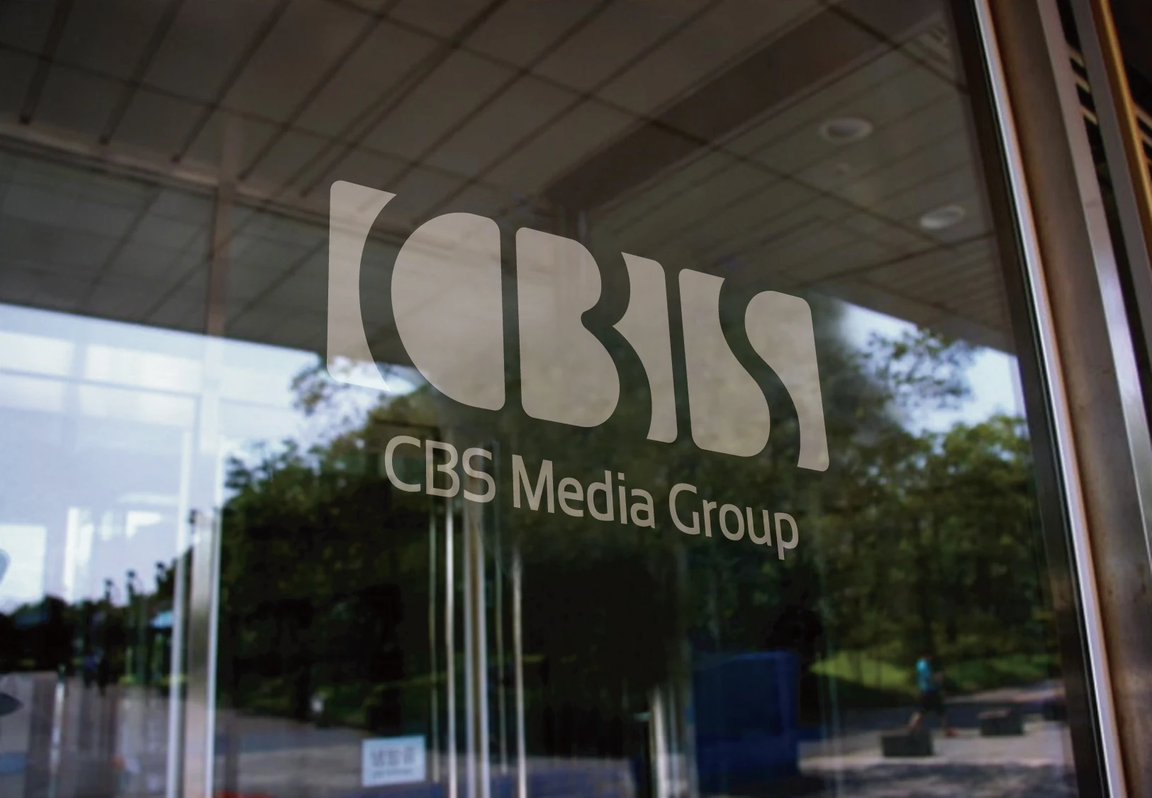 CBS — 출입구 로고 적용